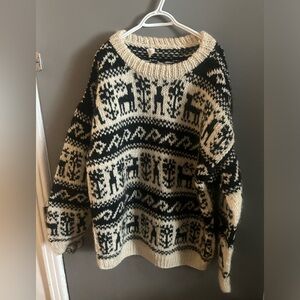100 % wool made in nepal chunky thick Black and Cream Patterned Sweater